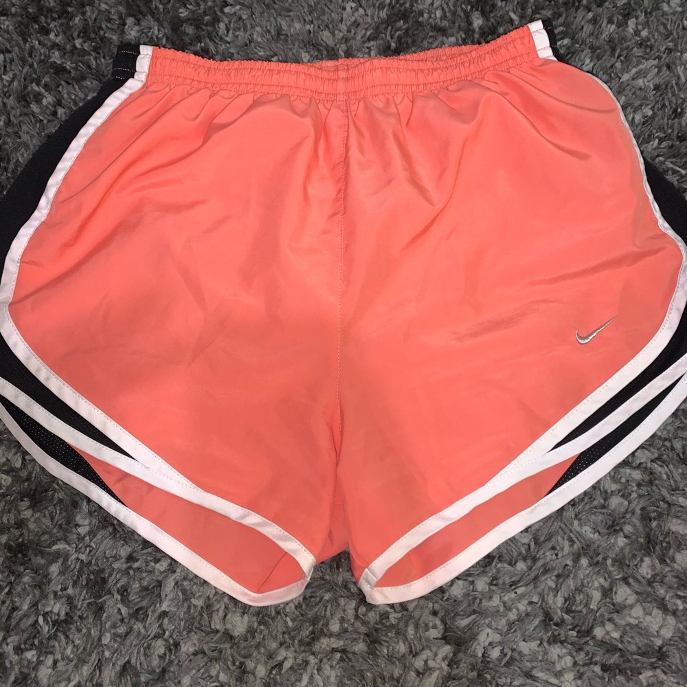 NIKE SHORTS (Pink)
